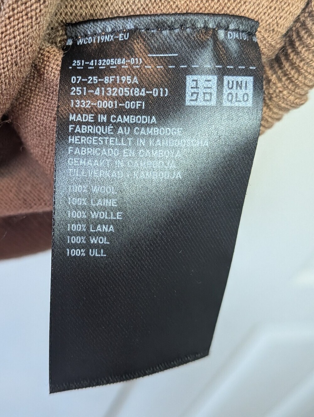 UNIQLO 100% Wool Women Sweater V Neck Brown Color Size Medium Classic Fit - Picture 5 of 9